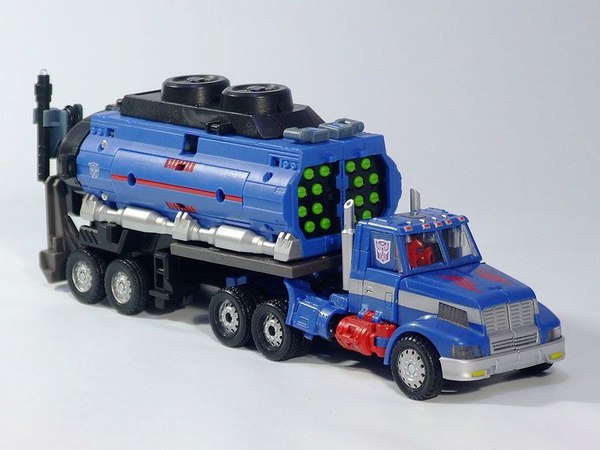 KO Maketoys Battletanker Upgrades For  Ultra Magnus  (9 of 22)